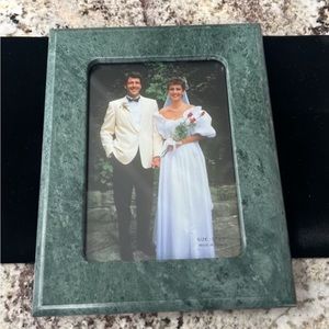 Brand new large 5x7 photo cameo green marble picture frame
